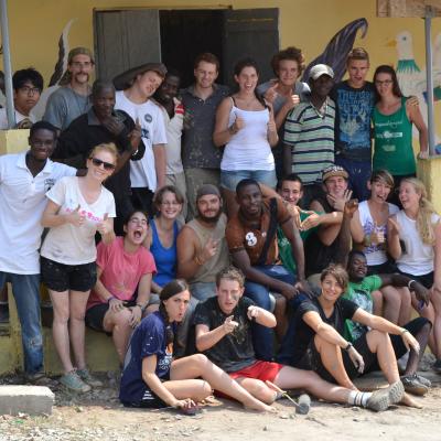 Foto grupal de voluntarios en un año sabático antes de la universidad. Foto grupal de voluntarios en un año sabático antes de la universidad.
